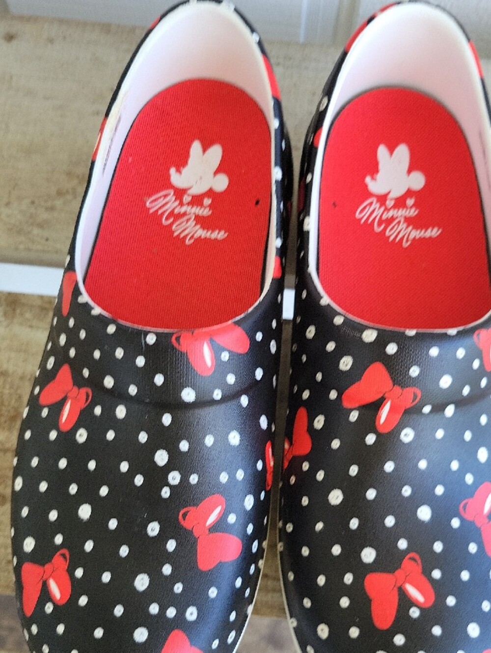 CROCS Womans Minnie Mouse Black & Red Polka Dot Slip-Ons - Picture 11 of 11